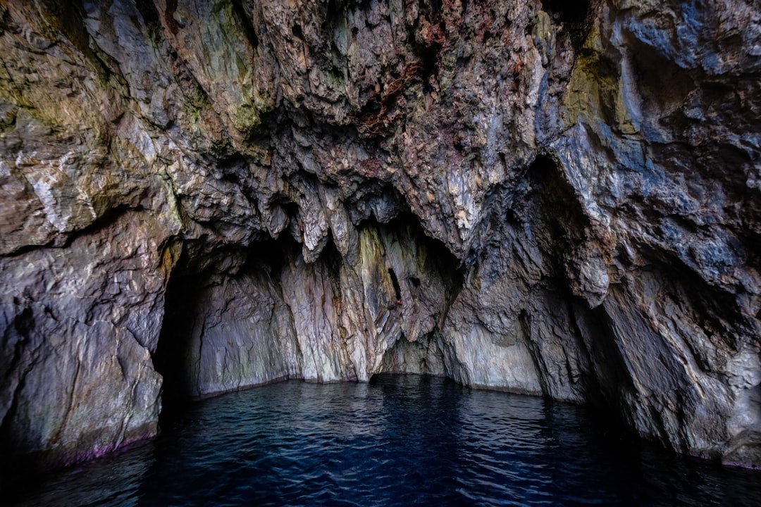 Photo Hidden Caves and Lagoons