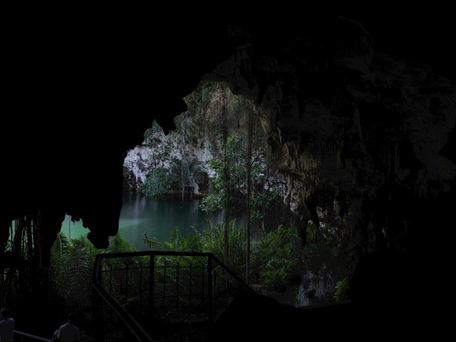 Photo Hidden Caves and Lagoons